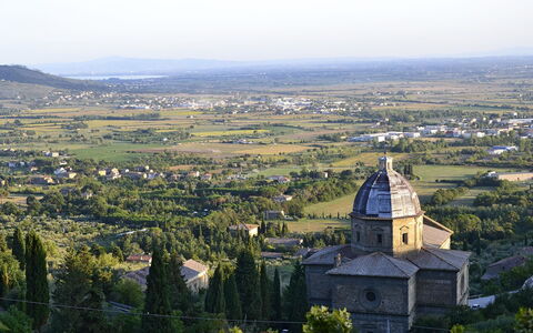 Appartamento Luna: Cielo, Punto Di Riferimento, Collina, Hill Station, Città, Albero, Area Rurale, Paesaggio, Architettura, Montagna