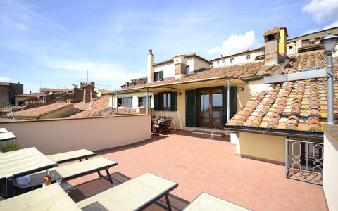 Terrazza Cortonese: Proprietà, Costruzione, Tetto, Casa, Immobiliare, Casa, Appartamento, Zona Residenziale, Camera, Cielo