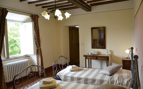 Villa Il Borgo: Camera, Proprietà, Mobilia, Costruzione, Interior Design, Soffitto, Camera Da Letto, Casa, Letto, Immobiliare
