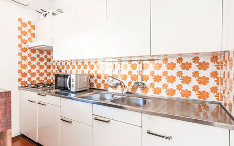 Shina App. 8: Cucina, Controsoffitto, Interior Design, Pavimentazione, Idraulico Fixture, Cabinetry, Elettrodomestico Da Cucina, Lavandino Della Cucina, Pavimento, Lavello