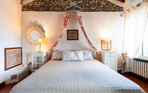 Mes Mas: Mobilia, Letto, Interior Design, Bedding, Camera Da Letto, Lenzuolo, Parete, Biancheria, Legna, Soffitto