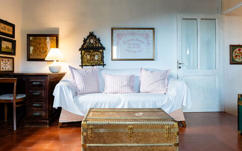 Mes Mas: Mobilia, Interior Design, Parete, Pavimentazione, Pavimento, Divano, Camera, Illuminazione, Cornice, Soggiorno