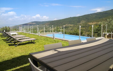 Villa Degli Ulivi: Proprietà, Architettura, Immobiliare, Casa, Deck, Cielo, Design, Costruzione, Tetto, Piscina