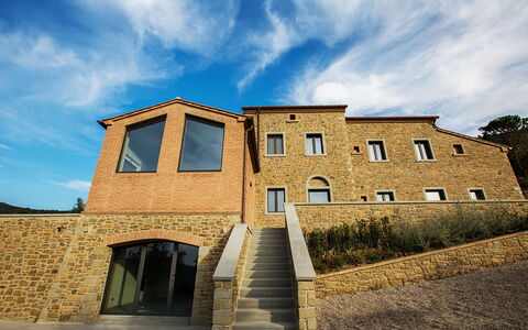 Villa Degli Ulivi: Proprietà, Casa, Cielo, Costruzione, Architettura, Casa, Parete, Zona Residenziale, Immobiliare, Facciata