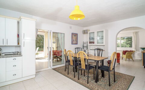 Bosque: Proprietà, Camera, Giallo, Mobilia, Immobiliare, Sala Da Pranzo, Costruzione, Interior Design, Pavimento, Casa