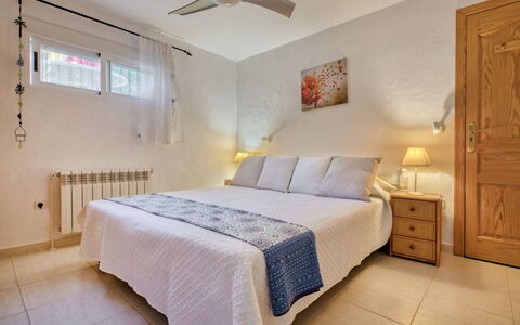 Bosque: Camera Da Letto, Letto, Mobilia, Camera, Proprietà, Lenzuolo, Materasso, Interior Design, Telaio Del Letto, Pavimento