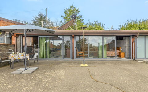 Serena: Cielo, Nube, Pianta, Costruzione, Shade, Lotto, Albero, Porta, Asfalto, Immobiliare