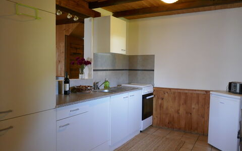 Baita Ficc: Camera, Proprietà, Cucina, Mobilia, Cabinetry, Costruzione, Controsoffitto, Pavimento, Casa, Interior Design