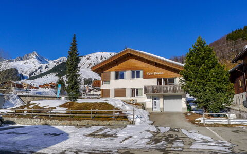 Tgesa Pitgmun: Cielo, Costruzione, Neve, Montagna, Finestra, Albero, Pendenza, Larice, Casa, Pianta