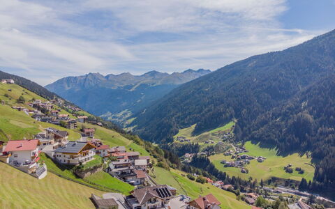 Sailer: Nube, Cielo, Montagna, Paesaggio Naturale, Pendenza, Casa, Lotto, Highland, Terreno, Erba