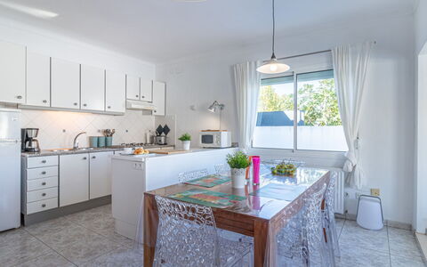 Montgri: Proprietà, Camera, Mobilia, Cucina, Interior Design, Costruzione, Controsoffitto, Casa, Immobiliare, Pavimento