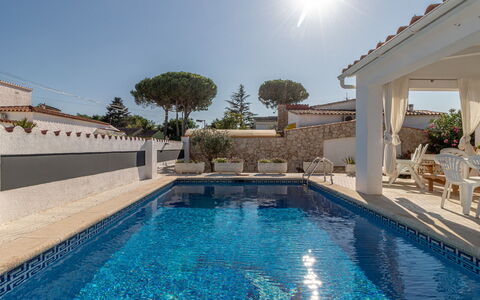 Montgri: Piscina, Proprietà, Acqua, Costruzione, Casa, Immobiliare, Casa, Vacanza, Ricorrere, Estate