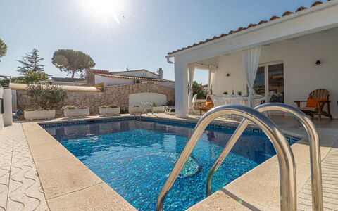 Montgri: Piscina, Proprietà, Acqua, Casa, Immobiliare, Casa, Tempo Libero, Costruzione, Vacanza, Zona Residenziale