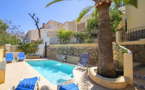 Villa Sol: Acqua, Cielo, Pianta, Proprietà, Costruzione, Blu, Azzurro, Piscina, Albero, Mobili Da Esterno