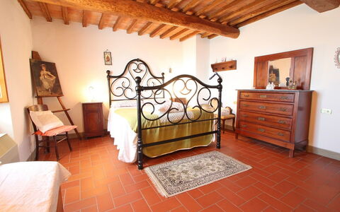 Podere Santa Lucia: Proprietà, Camera, Camera Da Letto, Mobilia, Letto, Costruzione, Casa, Immobiliare, Interior Design, Lenzuolo