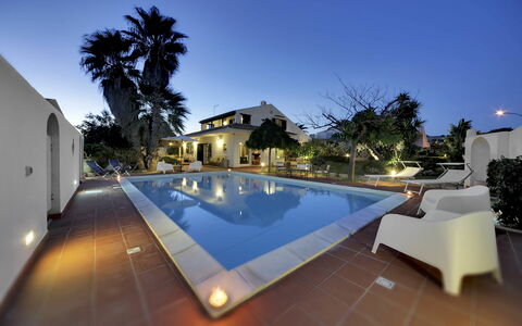 Villa Palma: Piscina, Proprietà, Casa, Casa, Immobiliare, Costruzione, Architettura, Estate, Zona Residenziale, Ricorrere