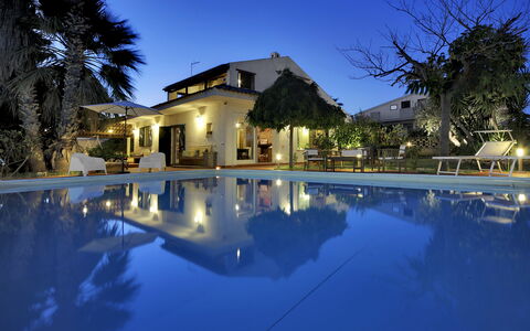 Villa Palma: Piscina, Proprietà, Casa, Casa, Estate, Immobiliare, Illuminazione, Costruzione, Ricorrere, Cielo