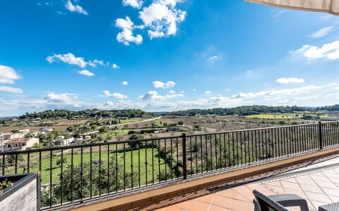 Ses Vistes: Cielo, Proprietà, Giorno, Nube, Immobiliare, Architettura, Albero, Parete, Balcone, Casa