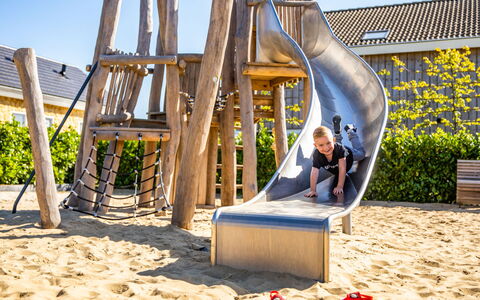 Green Resort Mooi Bemelen: Cielo, Pianta, Legna, Shade, Tempo Libero, Albero, Woody Impianto, Divertimento, Scivolo, Città