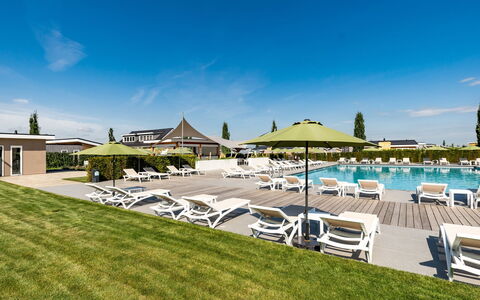 Green Resort Mooi Bemelen: Cielo, Nube, Shade, Urban Design, Paesaggio, Tempo Libero, Mobili Da Esterno, Piscina