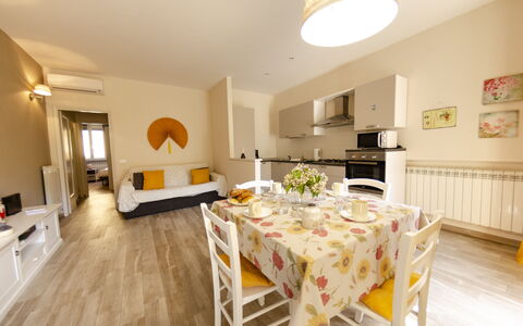 Musetta: Mobilia, Cabinetry, Controsoffitto, Tavolo, Legna, Cucina, Sedia, Costruzione, Interior Design, Cucina & Sala Da Pranzo Tavolo
