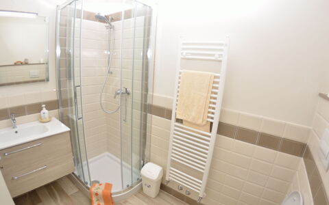Musetta: Bagno, Proprietà, Camera, Piastrella, Immobiliare, Casa, Architettura, Costruzione, Interior Design, Pavimento