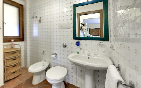 Villa Dell'ulivo: Bagno, Camera, Proprietà, Interior Design, Parete, Rubinetto, Costruzione, Mobiletto Del Bagno, Casa, Immobiliare