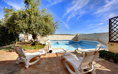 Villa Dell'ulivo: Proprietà, Piscina, Casa, Immobiliare, Costruzione, Vacanza, Camera, Zona Residenziale, Casa, Cielo