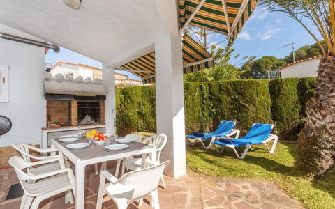 Villa Nena: Mobili Da Esterno, Piscina, Tempo Libero, Shade, Ricorrere, Sedia, Backyard, Eco Hotel, Piastrella, Pianta Della Casa