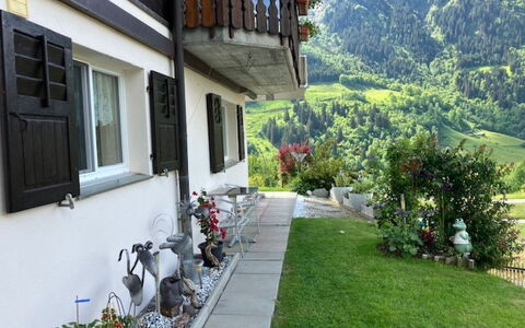 Casa Acla Caduff: Pianta, Costruzione, Proprietà, Finestra, Vaso Di Fiori, Pianta Della Casa, Casa, Villetta, Urban Design, Immobiliare