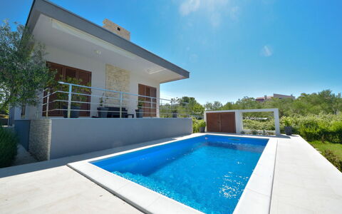 Arbo: Cielo, Acqua, Pianta, Proprietà, Piscina, Costruzione, Azzurro, Natura, Shade, Architettura