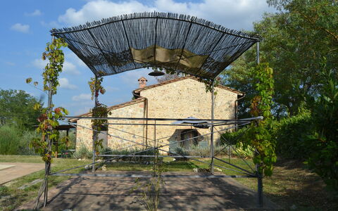 Villa Cafaggiola: Architettura, Ferro, Albero, Cielo, Casa, Costruzione, Area Rurale, Estate, Arco, Zona Residenziale