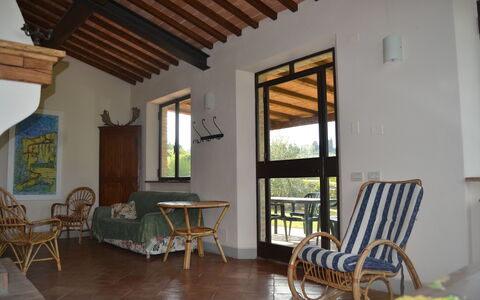 Villa Cafaggiola: Proprietà, Camera, Costruzione, Casa, Mobilia, Interior Design, Soggiorno, Pavimento, Immobiliare, Tavolo