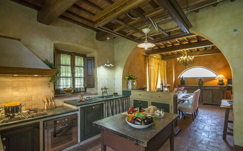 Villa Del Monte: Camera, Proprietà, Costruzione, Controsoffitto, Interior Design, Mobilia, Soffitto, Fascio, Cucina, Casa