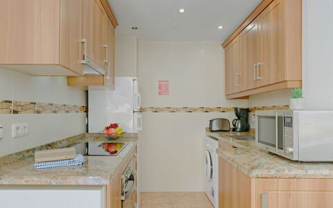 Calpe Calp 881: Cabinetry, Proprietà, Controsoffitto, Costruzione, Elettrodomestico Da Cucina, Cucina Stufa, Cucina, Interior Design, Legna, Cassetto