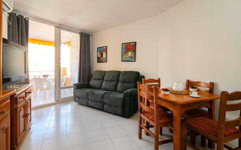 Calpe Calp 881: Mobilia, Mobili Da Esterno, Sedia, Giardino, Vaso Di Fiori, Terrazza, Tavolo Esterno, Estate, Pianta Della Casa, Landscaping