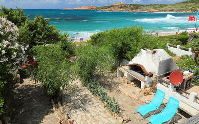 Isola Rossa 700: Acqua, Pianta, Cielo, Proprietà, Nube, Blu, Azzurro, Mobili Da Esterno, Costiera E Morfologie Oceanic