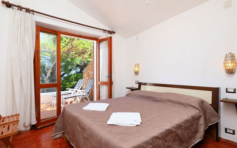La Cala (Vgm615): Camera Da Letto, Mobilia, Camera, Letto, Proprietà, Lenzuolo, Soffitto, Interior Design, Telaio Del Letto, Bedding