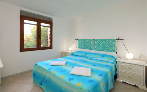 Tritone: Camera Da Letto, Letto, Camera, Lenzuolo, Proprietà, Mobilia, Bedding, Telaio Del Letto, Materasso, Interior Design
