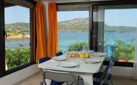 Tritone: Proprietà, Camera, Interior Design, Tavolo, Mobilia, Immobiliare, Costruzione, Casa, Vacanza, Riva