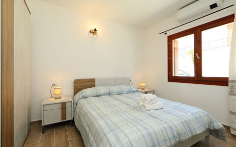 Panorama 2: Camera Da Letto, Letto, Camera, Mobilia, Proprietà, Lenzuolo, Pavimento, Bedding, Telaio Del Letto, Interior Design