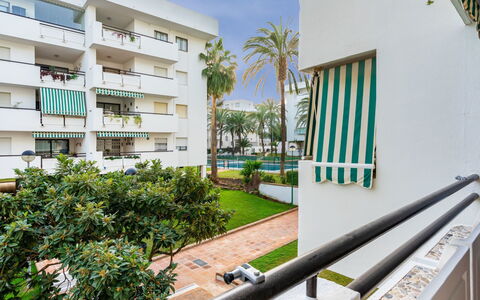 Carihuela Playa: Costruzione, Proprietà, Immobiliare, Appartamento, Architettura, Casa, Condominio, Zona Residenziale, Balcone, Camera