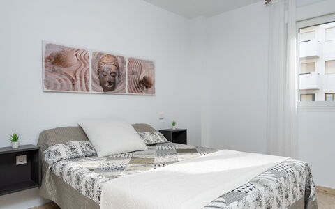 Carihuela Playa: Camera Da Letto, Letto, Mobilia, Camera, Proprietà, Lenzuolo, Bedding, Telaio Del Letto, Interior Design, Parete