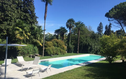 Villa Ghis - Sleeps 16: Piscina, Proprietà, Cielo, Casa, Immobiliare, Albero, Natura Selvaggia, Palma, Casa, Vacanza