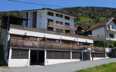 Saint Gervais 650: Cielo, Pianta, Costruzione, Finestra, Albero, Urban Design, Nube, Facciata, Città, Montagna