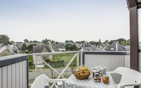 Carnac 181: Cielo, Tavolo, Proprietà, Costruzione, Sedia, Albero, Architettura, Tavola, Interior Design, Finestra