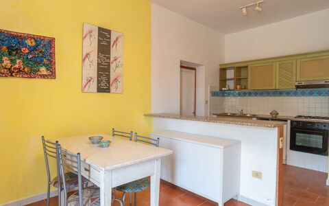 Valledoria 731: Mobilia, Cabinetry, Proprietà, Tavolo, Controsoffitto, Costruzione, Legna, Interior Design, Illuminazione, Pavimentazione