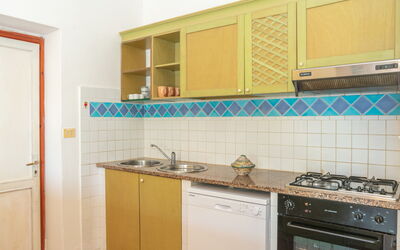 Marta 731.1: Cabinetry, Controsoffitto, Proprietà, Lavello, Lavandino Della Cucina, Cucina Stufa, Costruzione, Rubinetto, Cucina, Interior Design