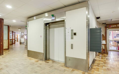 Tignes 402: Costruzione, Parete, Soffitto, Camera, Pavimento, Porta, Interior Design, Architettura, Immobiliare, Atrio