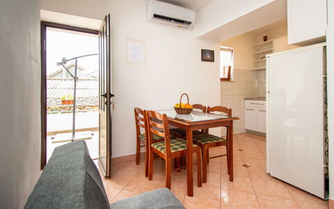 Josip: Tavolo, Proprietà, Mobilia, Costruzione, Legna, Pianta Della Casa, Interior Design, Sedia, Comfort
